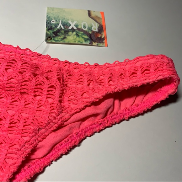 Sz. Med. Roxy Hot pink ruched butt bikini bottom - Picture 10 of 14